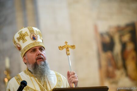 Із серцем України у Барі: Предстоятель ПЦУ молився біля мощей Чудотворця
