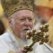 «Творімо маленькі чудеса»: Митрополит Епіфаній на дитячому святі у Києві