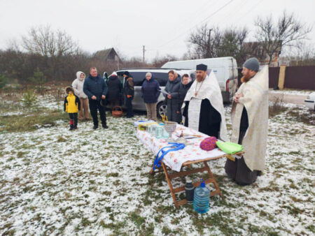 Освячення води на руїнах храму: Богоявлення у Лук’янівці