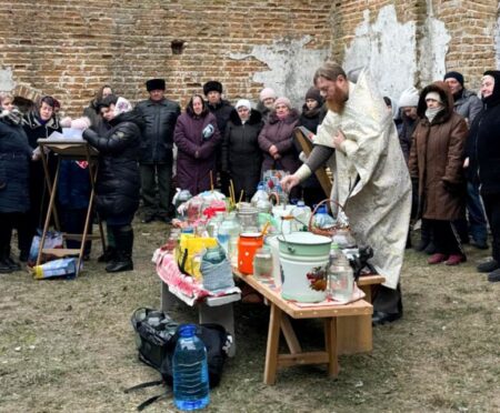 Освячення води в старовинному Троїцькому храмі Гостролуччя: символ відродження та духовної сили