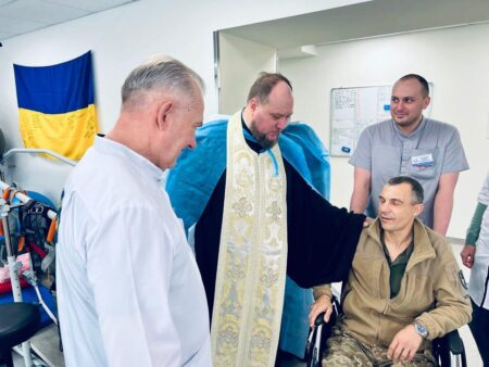 Духовна підтримка у лікарні Мечникова: візит Митрополита Симеона