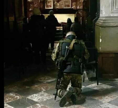 Подяка та молитва: українці шанують своїх захисників