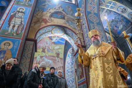 Молитва за Україну: у Свято-Михайлівському соборі звершили урочисте богослужіння