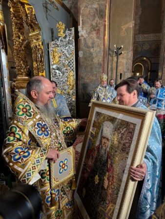Символічний дарунок митрополиту Епіфанію: мозаїка з тисяч кадрів життя