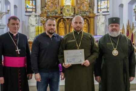 Капелани різних конфесій помолилися за захисників України у Харкові