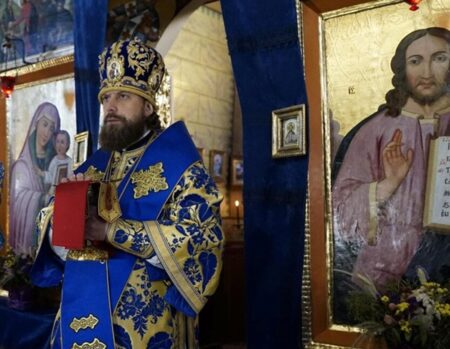 Важлива молитва за Україну: намісник Лаври очолив літургію на Яворівщині