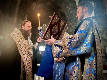 Молитва заступництва: акафіст Успінню Богородиці у Лаврі