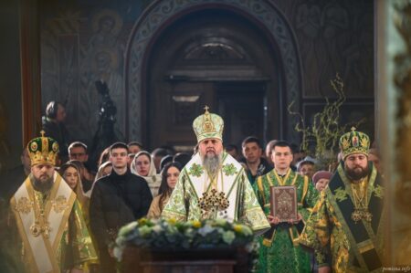 Вербна неділя в Києві: Блаженнійший Епіфаній звершив святкову літургію у Золотоверхому соборі