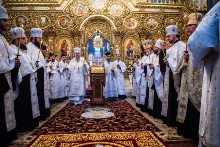 Молитовна єдність у Михайлівському соборі: ПЦУ звершує бдіння напередодні Вознесіння