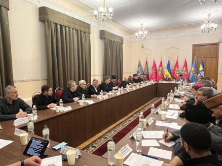 Міноборони та ВРЦіРО обговорили роль капеланів у підтримці військових
