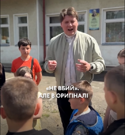 Отець Юліан пояснює: чому захищати — не означає вбивати
