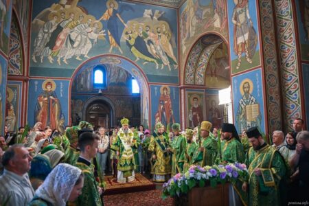 Благословення Трійці: ПЦУ молилася за Україну в день П’ятидесятниці