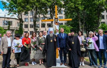 У Рівному освятили хрест під будівництво нового храму ПЦУ на території університету