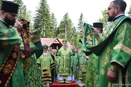 Молитва у серці Карпат: Митрополит Епіфаній очолив Літургію в Манявському монастирі