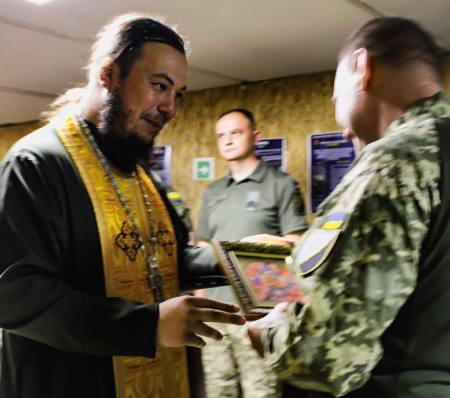 Отець Меркурій благословив зенітників: молитва за захисників українського неба