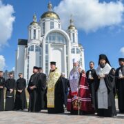 У Бучі вшанували жертв окупації: молитва за невинно вбитих цивільних та воїнів ЗСУ