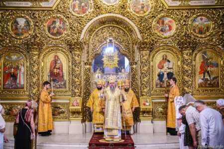 Предстоятель ПЦУ очолив літургію у Золотоверхому соборі