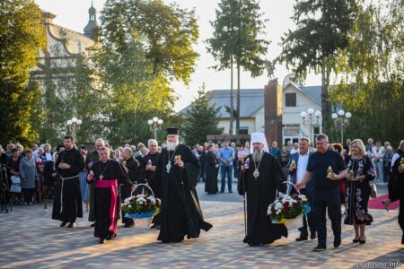 Митрополит Епіфаній у Шаргороді вшанував пам’ять полеглих воїнів України
