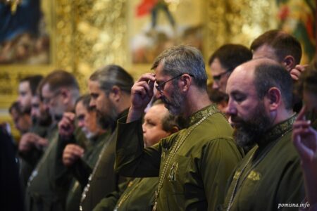 «Я капелан»: голоси тих, хто тримає віру поруч із воїнами