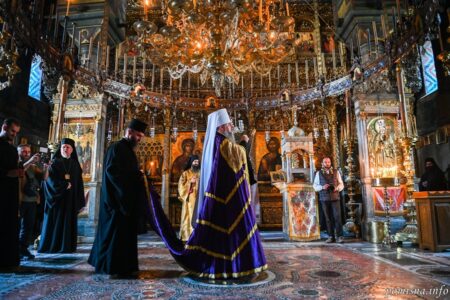 Блаженнійший Митрополит Епіфаній звершив молитву перед Іверською іконою Божої Матері на Афоні