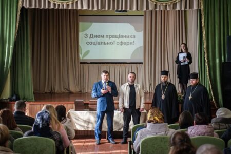 На Київщині вшанували працівників соціальної сфери за участі архієпископа Агапіта
