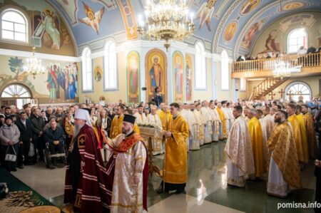 Освячення престолу в Старому Косові: Митрополит Епіфаній звершив урочисту літургію