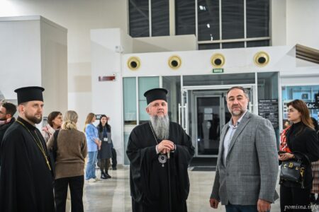 «З вірою в Україну»: Митрополит Епіфаній на відкритті виставки Марії Примаченко в Національному музеї Тараса Шевченка