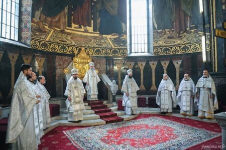 Велика субота у Києві: Митрополит Епіфаній звершив урочисте богослужіння