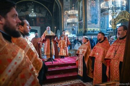 У Володимирському соборі Митрополит Епіфаній звершив акафіст Воскресінню Христовому