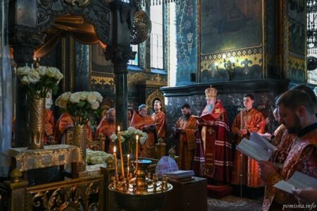 У Києві звершили акафіст святій Варварі перед її мощами