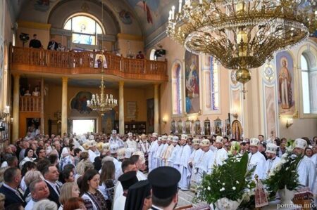 Митрополит Епіфаній очолив святкову літургію у Мостиськах з нагоди 20-річчя Вознесенського храму