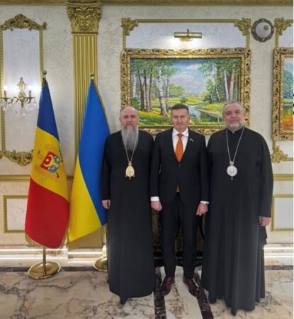 Митрополит Епіфаній із візитом у консульстві Молдови в Хмельницькому
