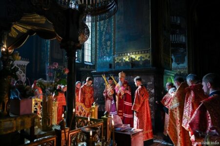 Митрополит Епіфаній звершив акафіст святій Варварі у Володимирському соборі Києва