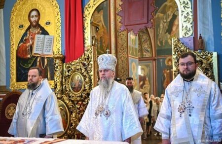Митрополит Епіфаній звершив літургію у Михайлівському Золотоверхому соборі