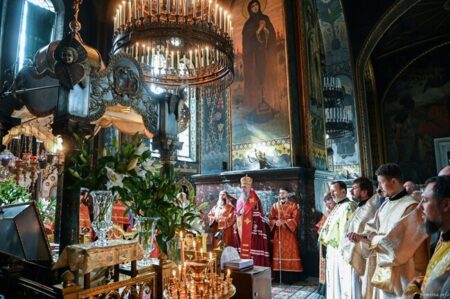 Митрополит Епіфаній звершив акафіст святій Варварі у Володимирському соборі