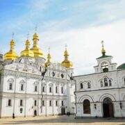 У Києво-Печерській лаврі вперше за багато років молилися ченці з Афону