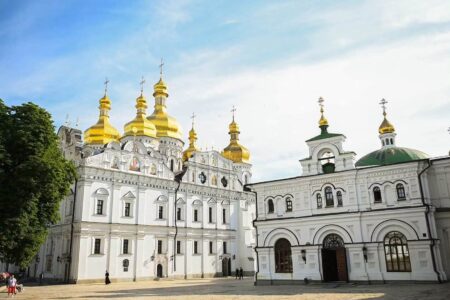 У Києво-Печерській лаврі вперше за багато років молилися ченці з Афону