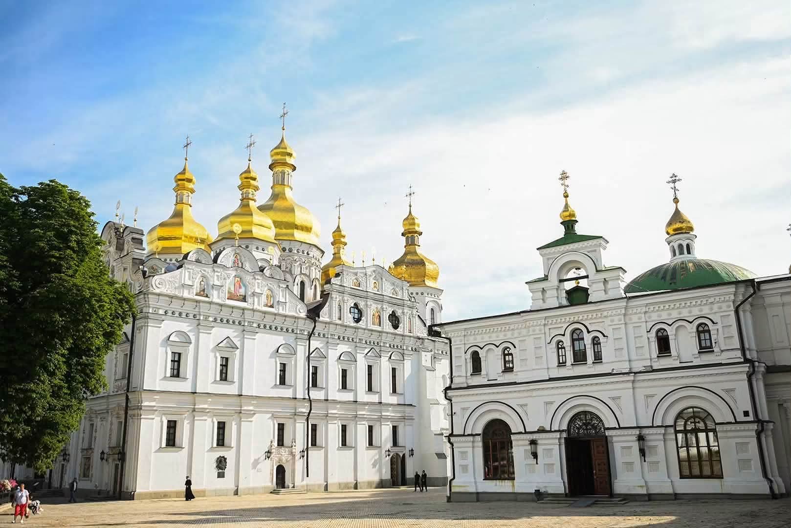 У Києво-Печерській лаврі вперше за багато років молилися ченці з Афону